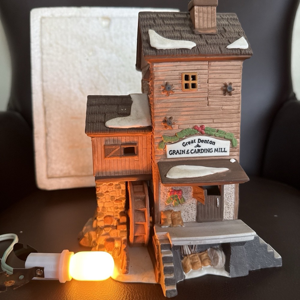 Dept 56 Great Denton Mill Dickens Village Series Heritage #5812-2 With Light